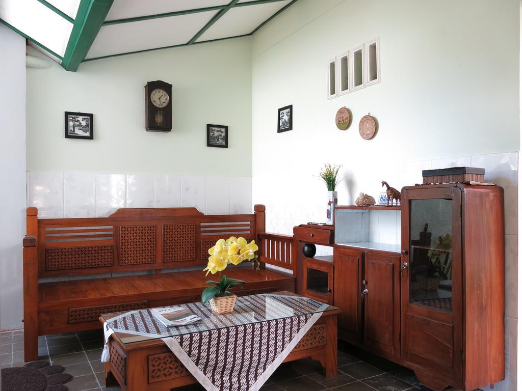 Pamularsih Homestay Yogyakarta Exterior photo