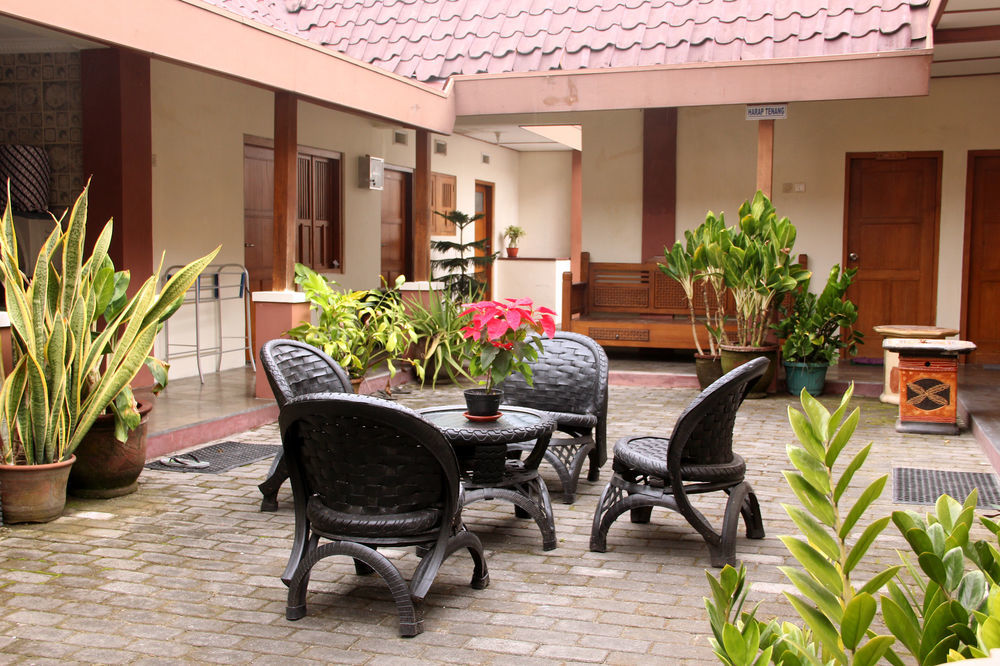 Pamularsih Homestay Yogyakarta Exterior photo