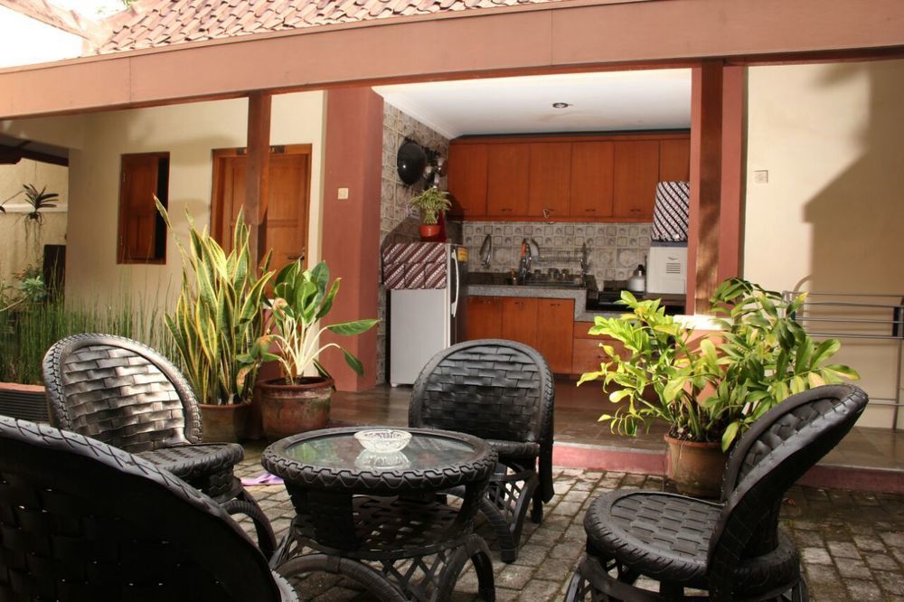 Pamularsih Homestay Yogyakarta Exterior photo