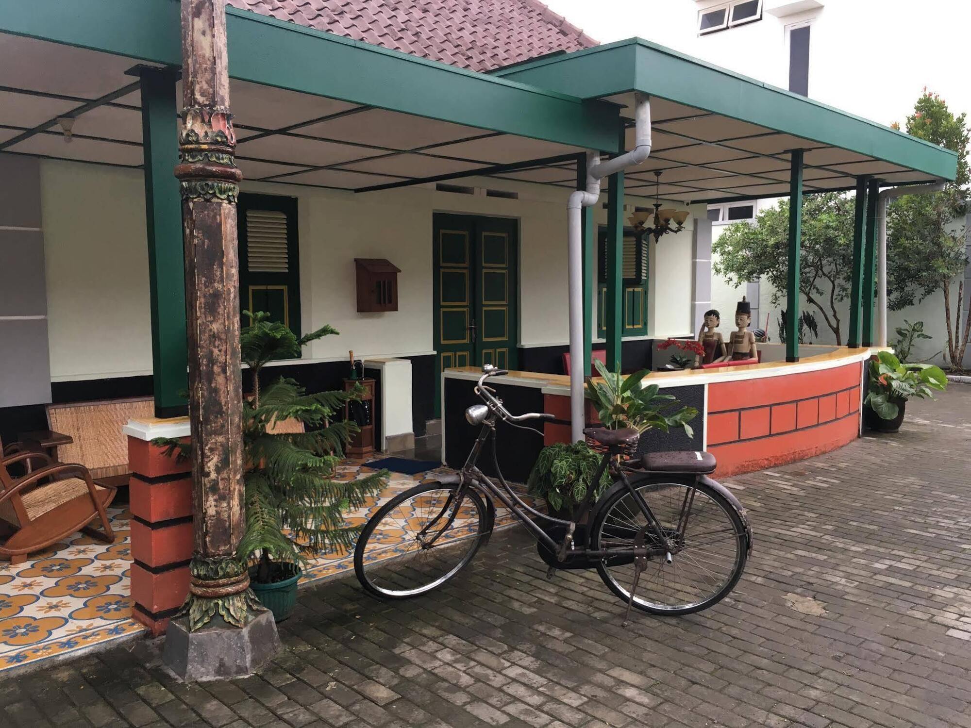 Pamularsih Homestay Yogyakarta Exterior photo